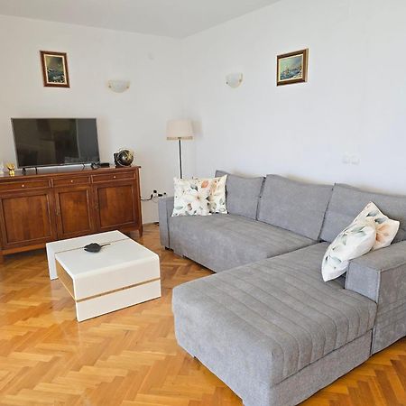 Apartment Huanita Promajna Bagian luar foto