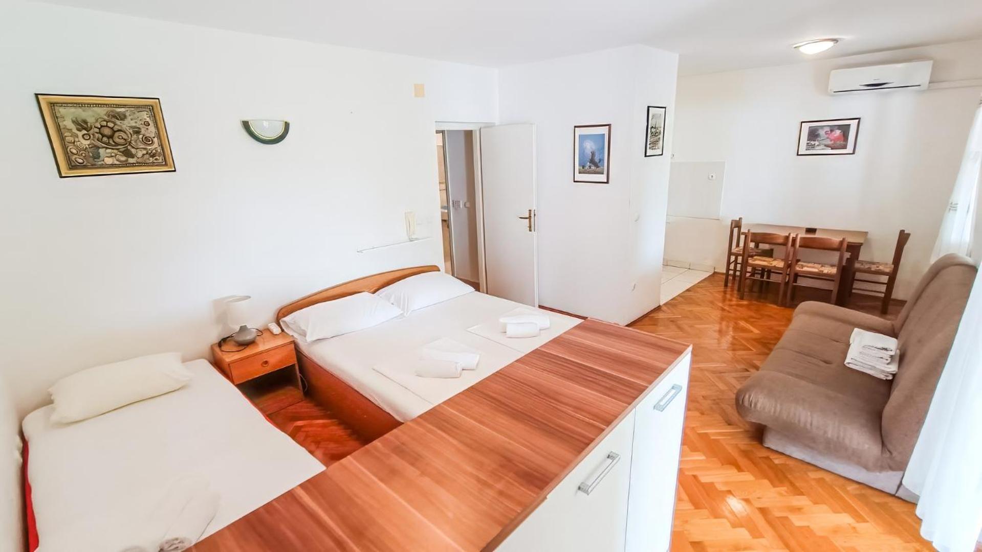 Apartment Huanita Promajna Bagian luar foto
