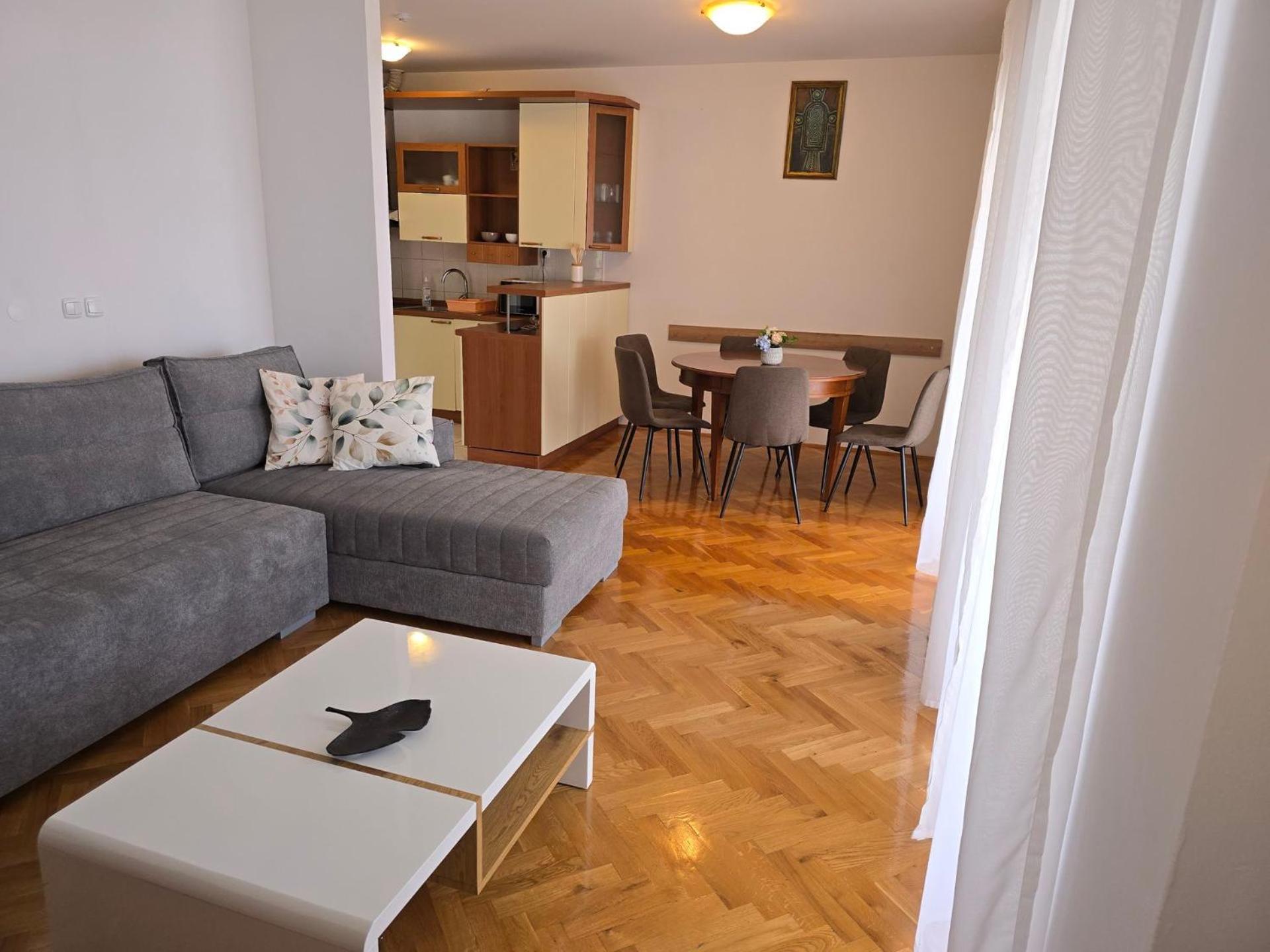 Apartment Huanita Promajna Bagian luar foto
