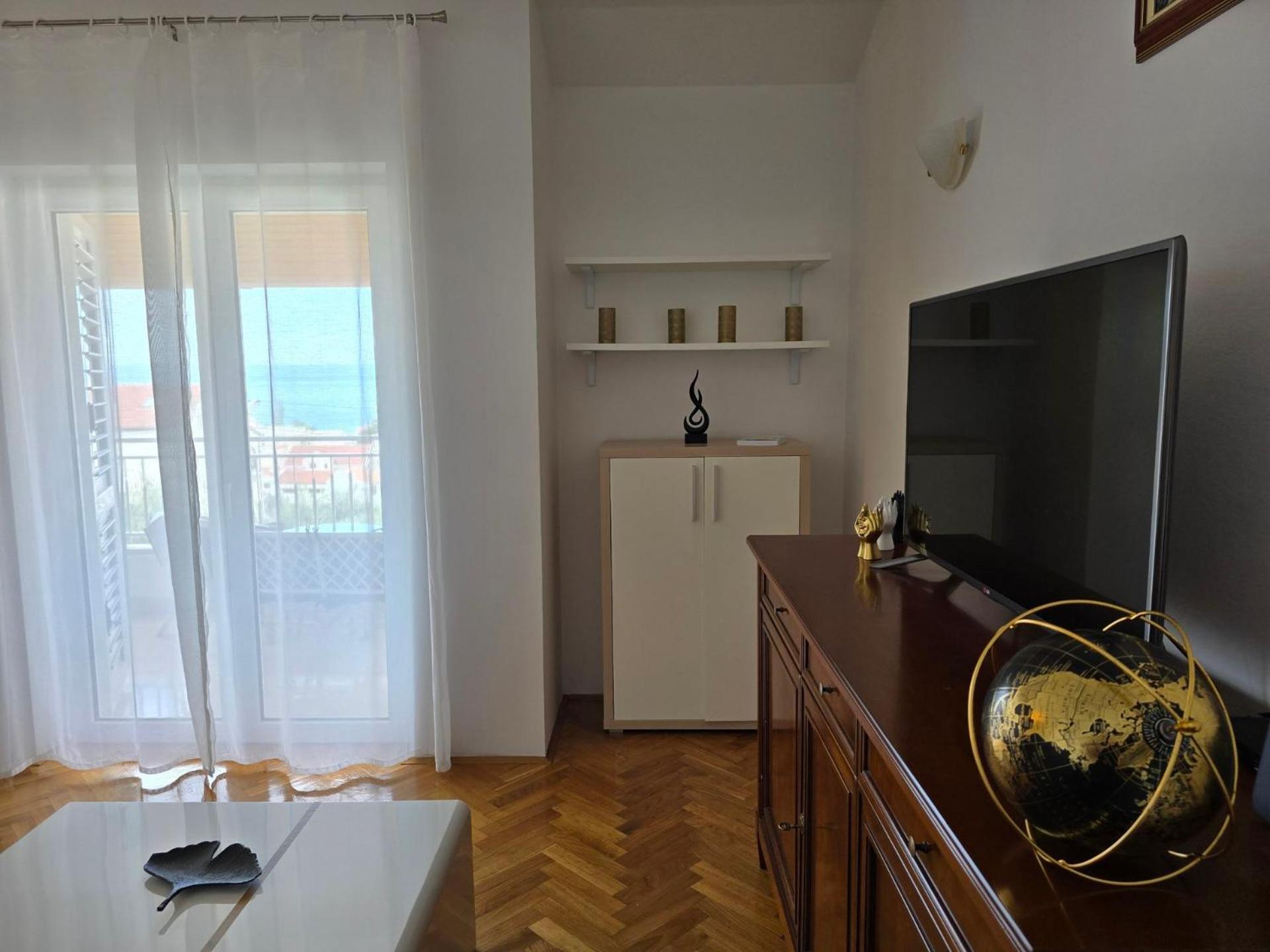 Apartment Huanita Promajna Bagian luar foto
