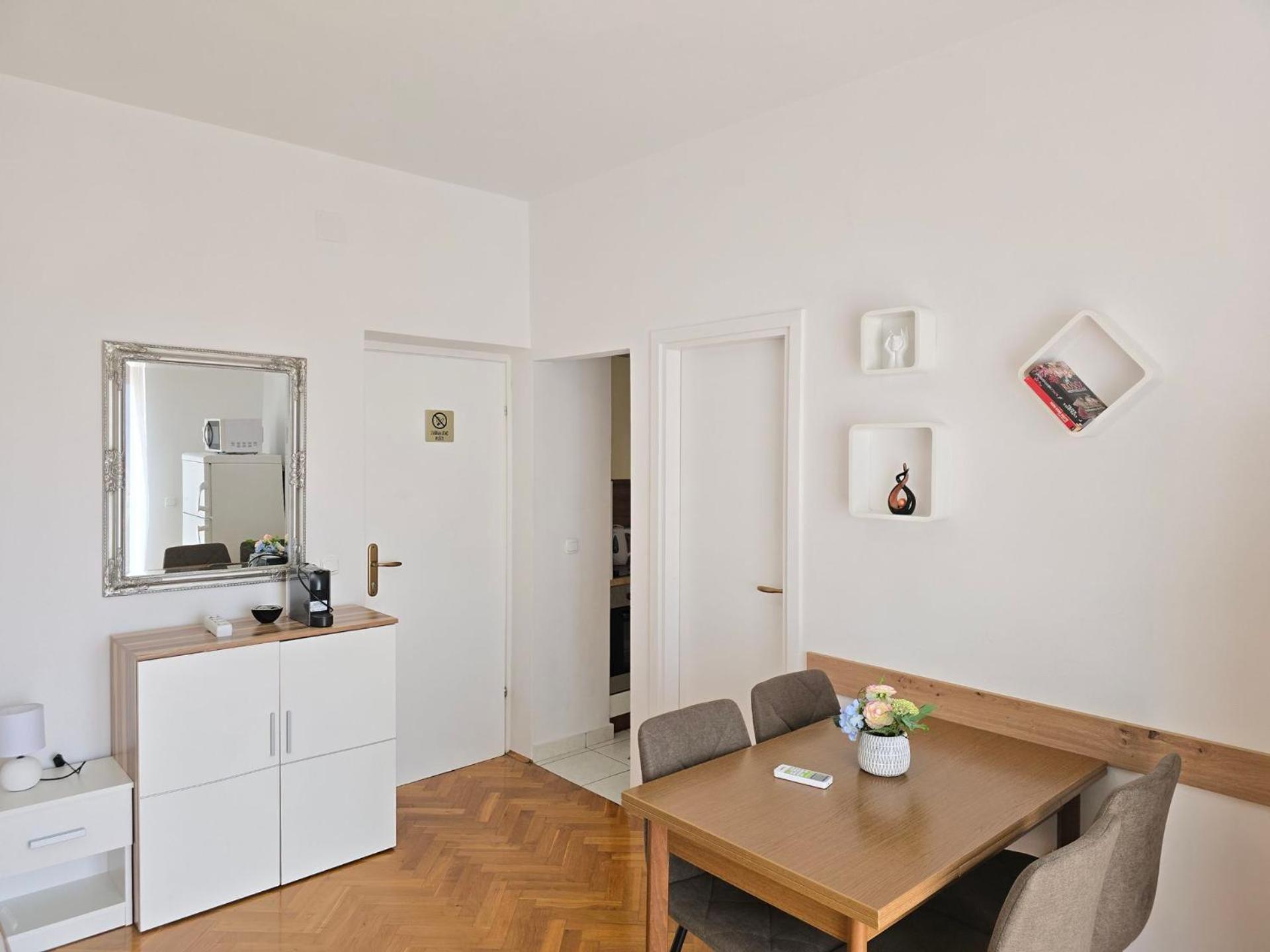 Apartment Huanita Promajna Bagian luar foto